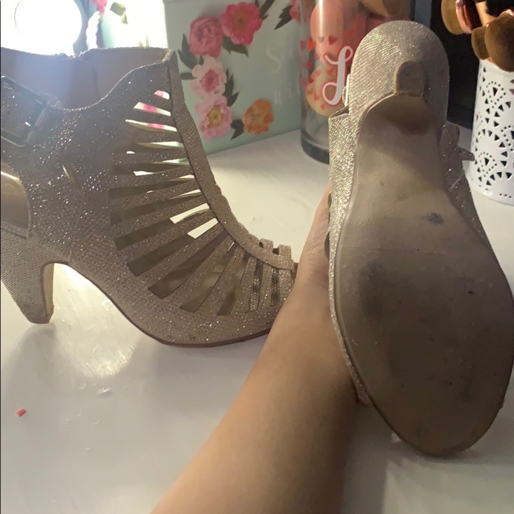 heels - Picture 2 of 2
